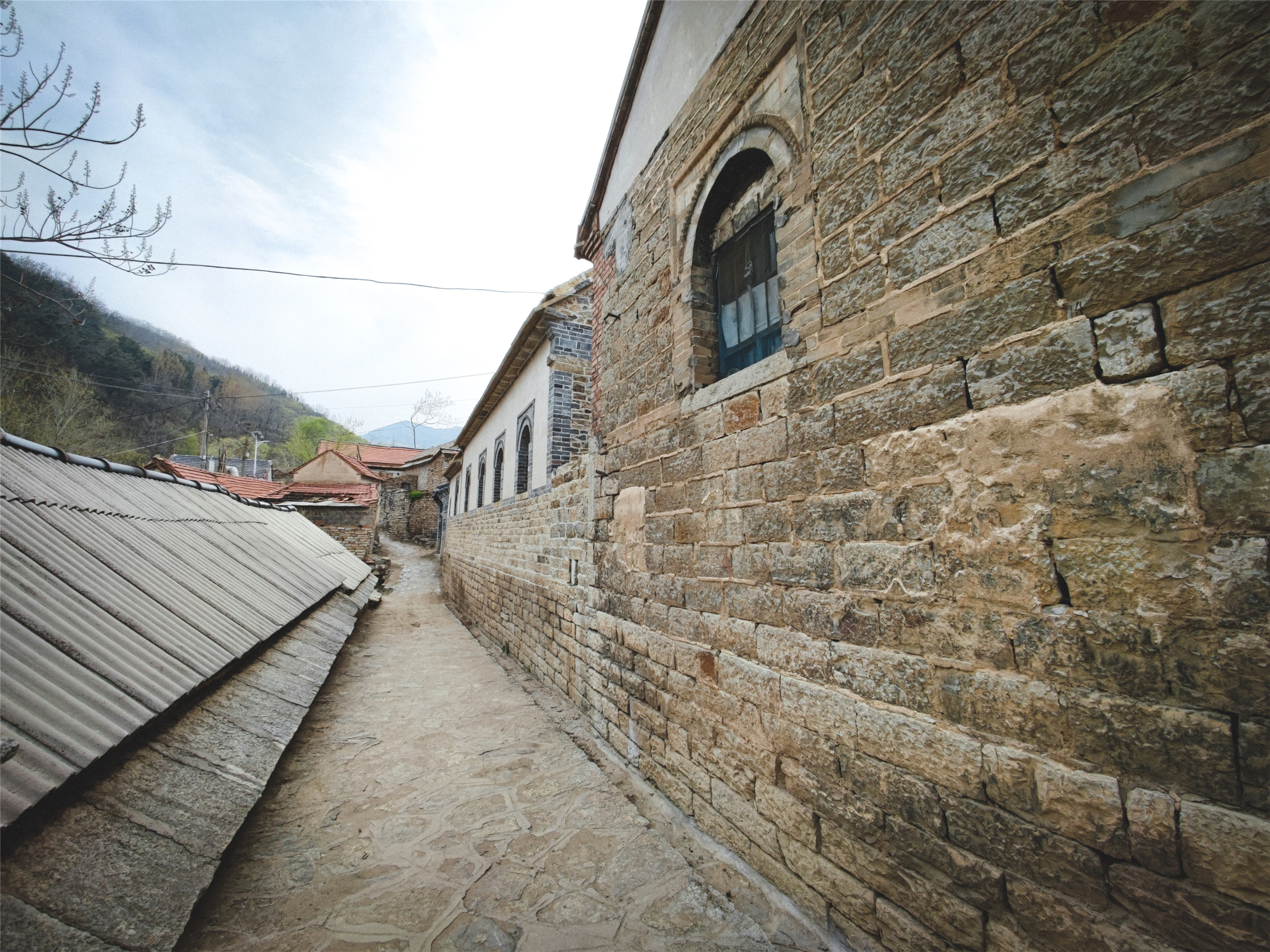 淄博 淄博这个海拔最高的村落，始建于元朝，房屋建筑颇有特色
