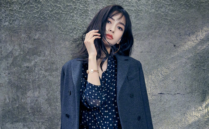 谭松韵|《奔跑吧》谭松韵和杨颖同框，差距一目了然，确定两人只差一岁？