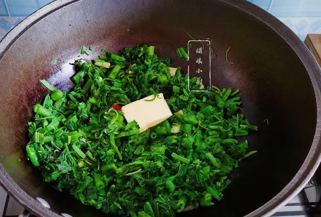 袁建明聊育儿|这菜以前农村用来喂猪，现在看到就买，5分钟成菜上桌，香辣鲜嫩