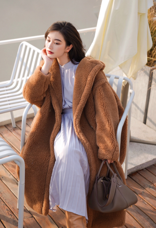 何有强 微胖的秋冬穿搭指南，羊羔毛大衣+长裤或连衣裙，保暖舒适又洋气