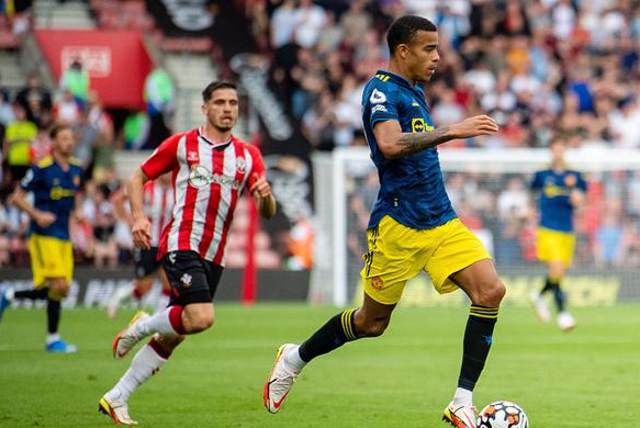 梁俊俊的故事|曼联名宿：反正明年要买中锋！为何不先抢下凯恩？原因其实很简单