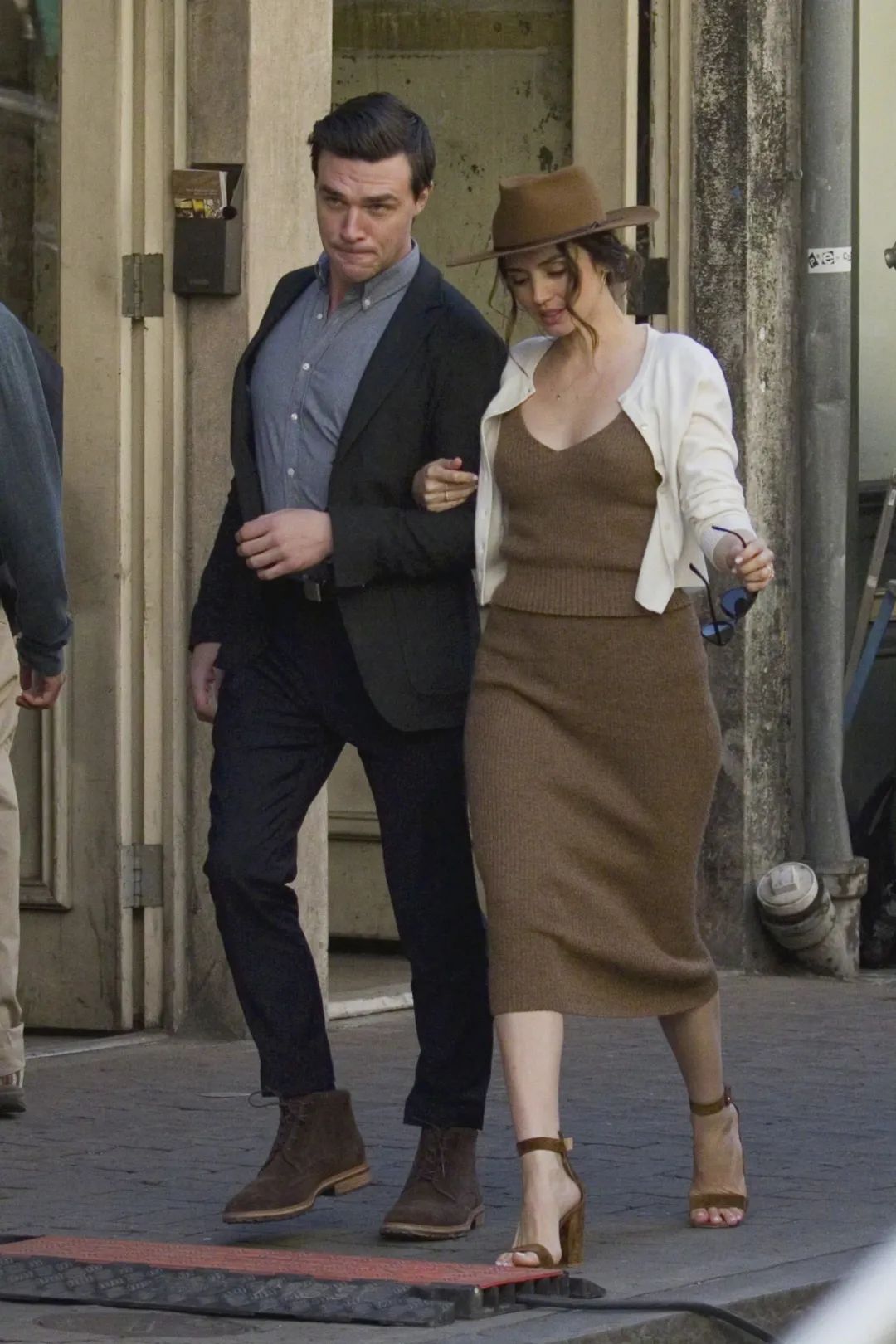 |分手了，大本和安娜新片也撤档了