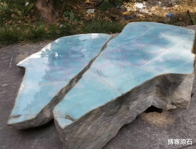 翡翠手镯|35岁女老板人美胆大，45万的“猛料”直接切出了一卡车翡翠手镯！