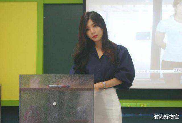 时尚好物官|“最美”高中女教师，比一些女明星都漂亮，一项运动成就了她