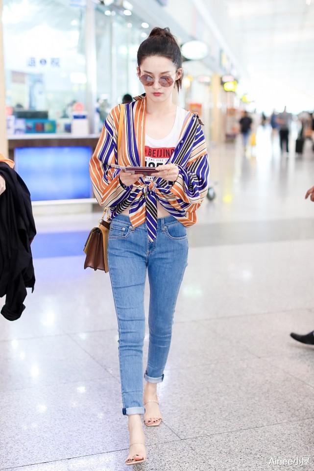 穿衣搭配|李沁的少女感是条纹给的，露肩衬衫配纸袋裤，纤细身材直观可见