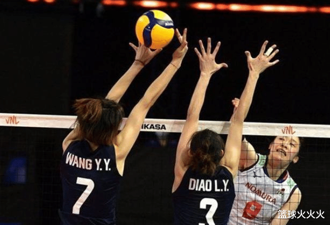 郎平|中国女排0-3输日本！郎平怒了，换替补让队员认清现实，2人被批评