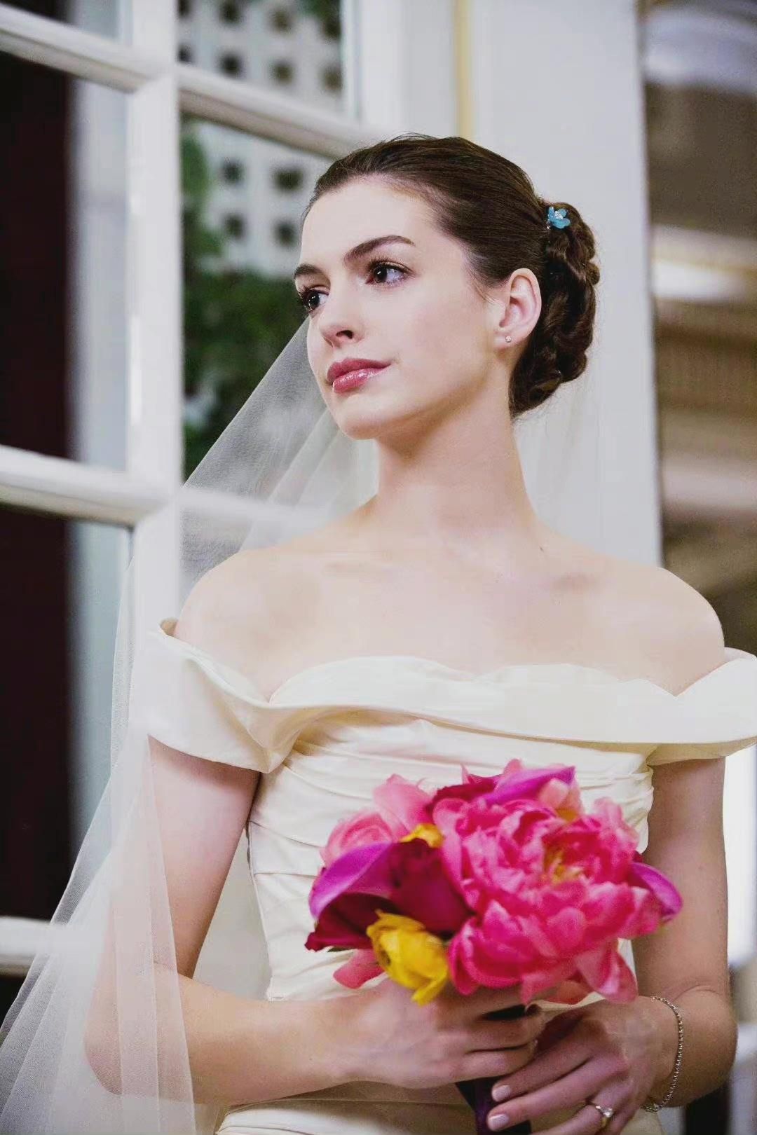 时尚圈的奇葩大喵 安妮海瑟薇38岁依旧美艳,窈窕身材生图也抗打,看着像是不会老!