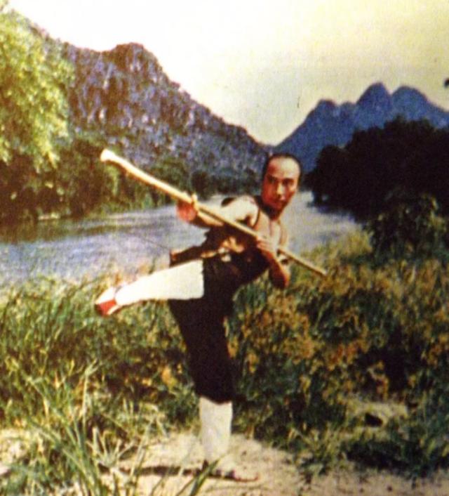 李连杰|吴京“丈人”李连杰“师傅”，18岁陪周总理访缅的于海现状如何？