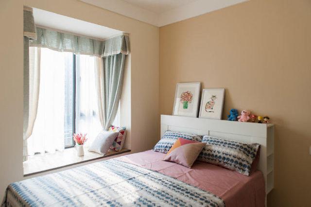 90平米的温馨小家装修好了,整体色调温馨舒适,入门就被玄关迷住