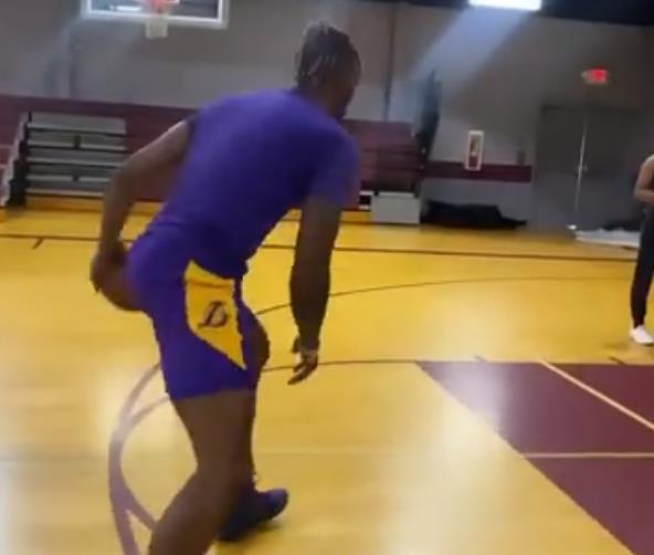 关志玲时尚小助手|湖人新援真疯了！作为内线，特训持球+远投+控卫，他想成约基奇！