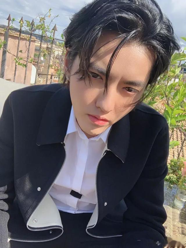 吴亦凡|吴亦凡花24小时列十点澄清 网友揪P图5大铁证