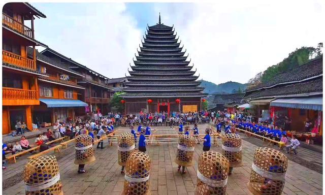 张红玉玉说三农 柳州三江程阳侗寨的农家院，侗家大嫂不简单，照片墙上的故事