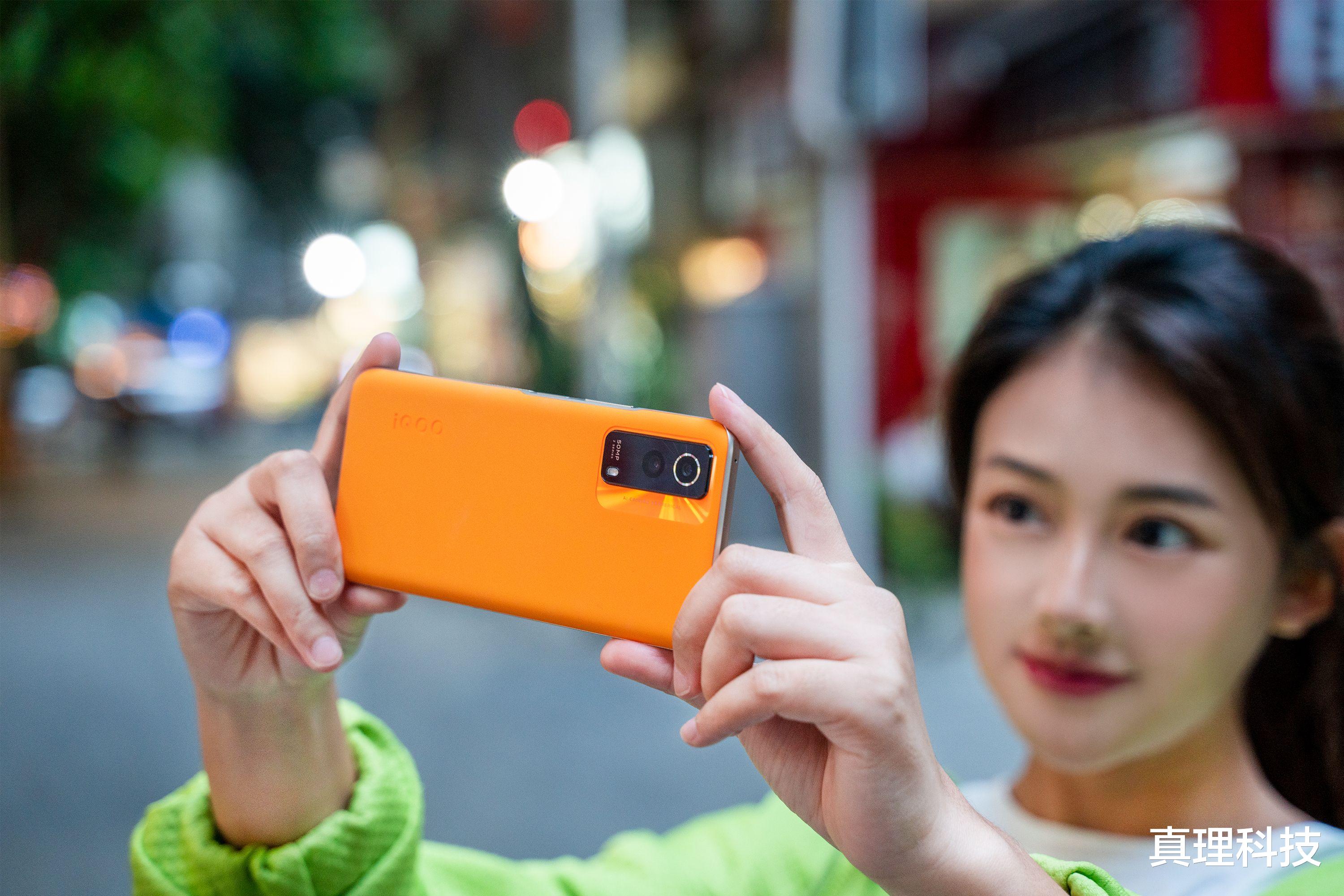 索泰|持久续航,强悍性能,iQOO Z5x实力出众,不容小觑