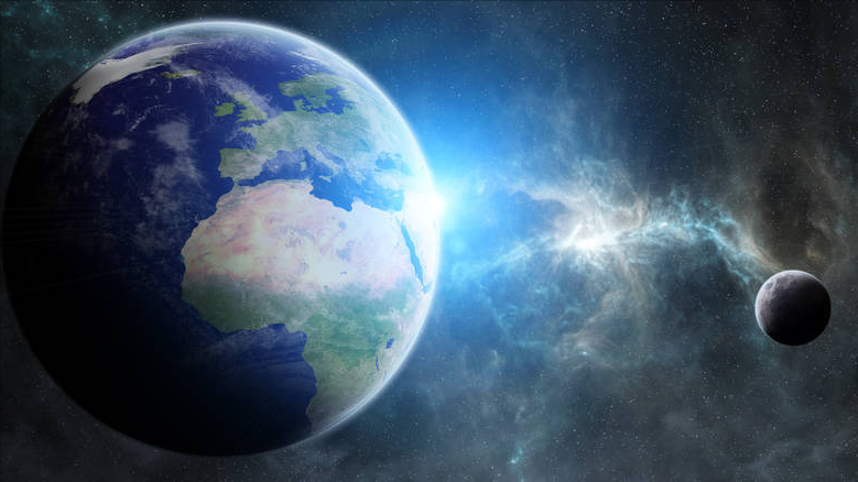 为什么卫星在太空中掉不下来,地心引力哪去了?