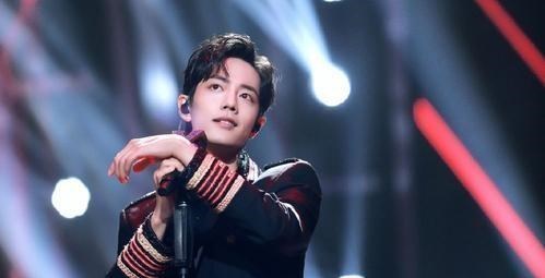 肖战|肖战陷番位争议，10万粉丝取关《王牌》官博，是不是顶流一目了然