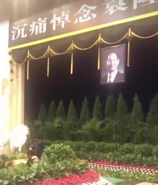 娱乐高高高守 袁隆平告别仪式公开，庄严肃穆，哀乐低回，遗体安卧鲜花翠柏丛中