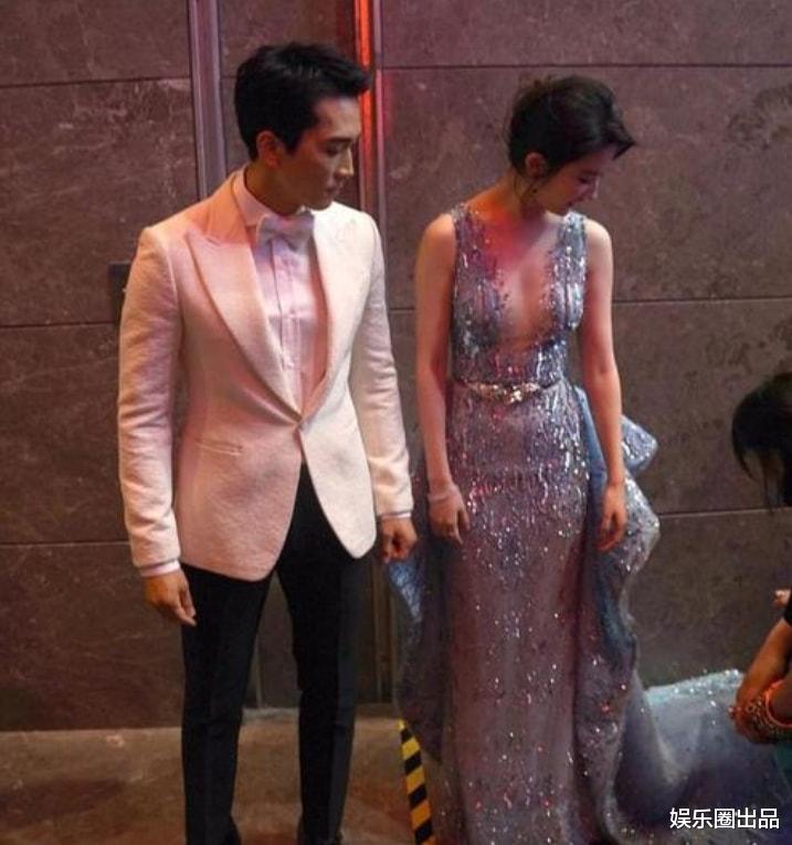 富二代|刘亦菲穿低领装凹造型，气质变化太大被热议，背面比正面更有味道