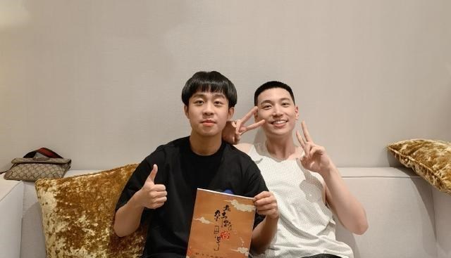胡小小乖|德云社张九龄凌晨发文，用二十四个字表达对搭档的祝福，又磕到了