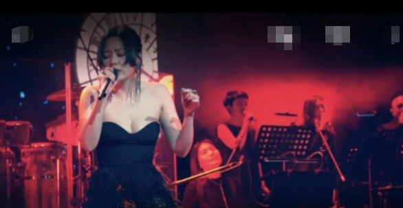 明星素颜|“卑微女孩”张靓颖,被前夫“渣”了15年,转身爱上前伴郎