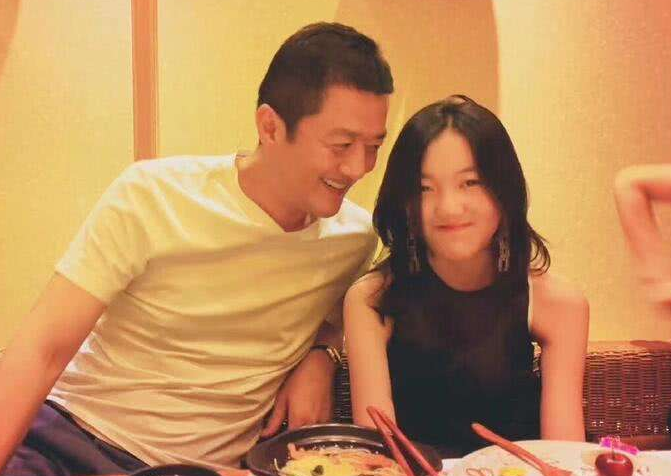 龚俊|李亚鹏公司被执行186万，曾被冻结7000万股权，但他仍过得很潇洒