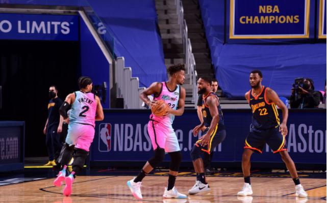 斯蒂芬·库里|库里三分球创造尴尬纪录！加时赛2记绝命三分，勇士逆转热火！