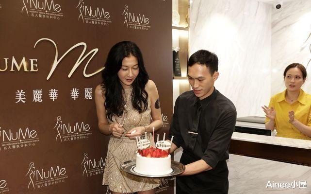 Ainee小屋 吴绮莉活出了自己的样子，穿肚兜裙身材好纤细，不看脸以为是少女