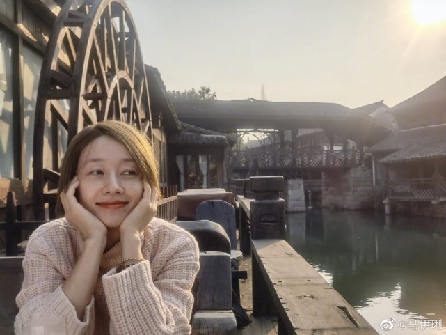 马伊琍|马伊琍大女儿比赛,爱马赛场上不自信偷瞄妈妈,太紧张动作跳错