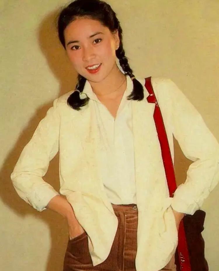 霍思燕|1982年，林凤娇偷偷跑到美国为成龙生下儿子，她比你想象的更能忍