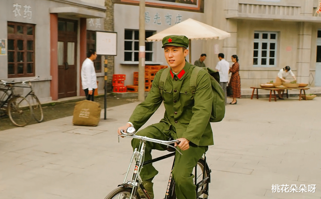 英雄岁月之王牌部队|《王牌部队》特殊的回忆杀：五分钱的冰棍，看不见的“敌人”