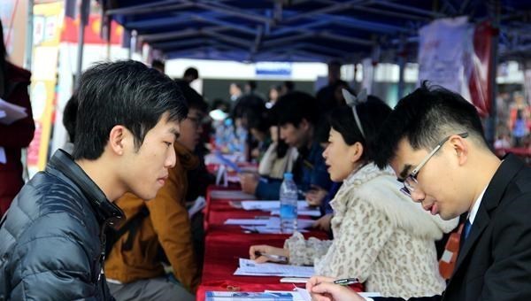 求职|大学毕业生找工作，走“校招”好还是“社招”好？还好当初选对了