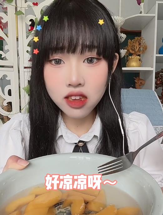  “吃个桃桃”源头被扒，风小逸只是模仿，原型却比他更“夸张”