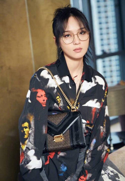 长沙|周笔畅整容成功，大方承认：本想照着杨幂整，结果整完却像刘诗诗