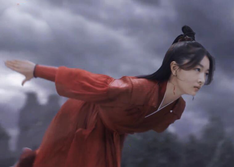 赵丽颖|8位女星同是拍打戏吊威亚，谁动作干净利落，谁笨拙僵硬，差距一目了然