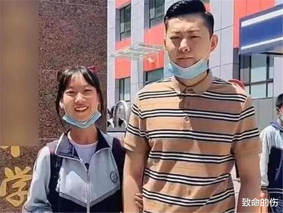 冻龄|“最嫩爸爸”火了,接女儿放学遭误会,女儿:不是男友,是爸爸
