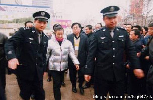 刘晓庆|明星狱中生活：高晓松有鸡蛋吃就高兴，刘晓庆没隐私、五点吃早饭