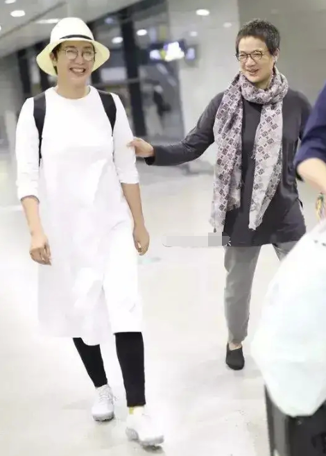 蒋雯丽|55岁蒋雯丽身材粗犷像旅行团大妈,当年赶跑张静初手段稳准狠