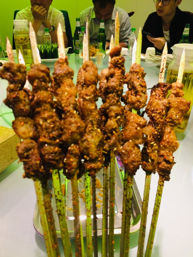 科报融媒 蚝汉烧烤即将盛大开业，海鲜品鉴会夜宴绿城