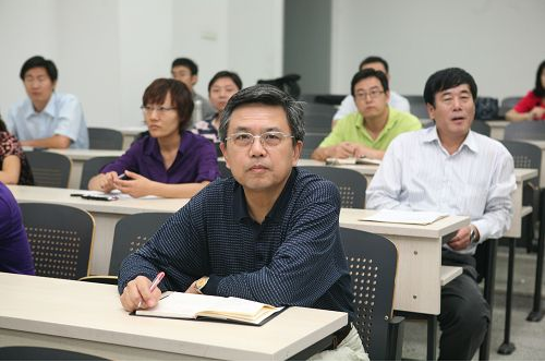 大学|压力大、收入低,大学老师无意间的聊天,透露了这份职业的苦楚