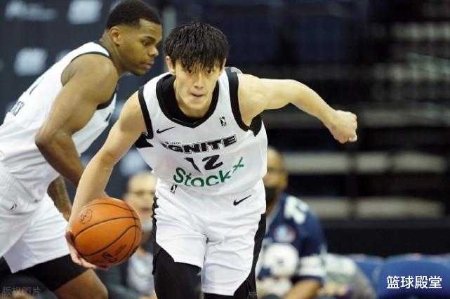 曾凡博|8+2！曾凡博外線狂鐵，內(nèi)線打出優(yōu)勢！但節(jié)奏跟不上，2隱患很明顯