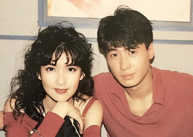 周慧敏|54岁周慧敏罕见露面，现身小县城参加商演捞金，被曝老态明显