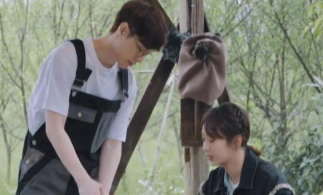 杨紫|杨紫上《向往5》真下血本，4千牛仔搭2万包，“绯闻女友”好戏足