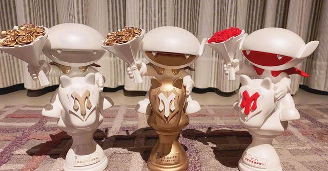 哥哥|《哥哥》3色奖杯信息量大，2人颗粒无收，张智霖获肯定张晋难服众