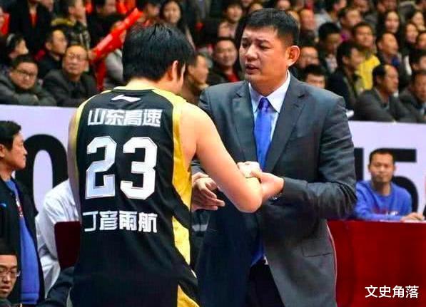 丁彥雨航|丁彥雨航又傷了，本賽季或報銷，名宿：他籃球生涯已經結束了