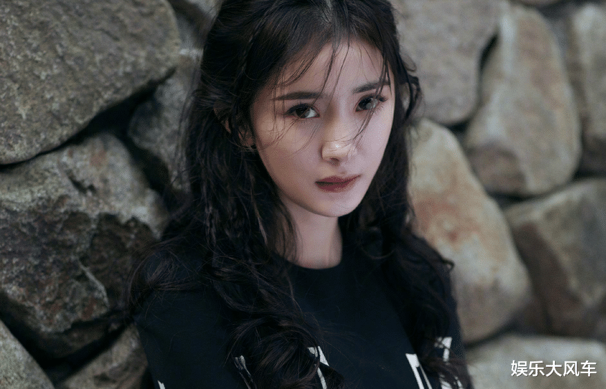 杨幂|网红“小杨幂”遭平台永久封杀，靠酷似杨幂走红，曾因低俗被举报