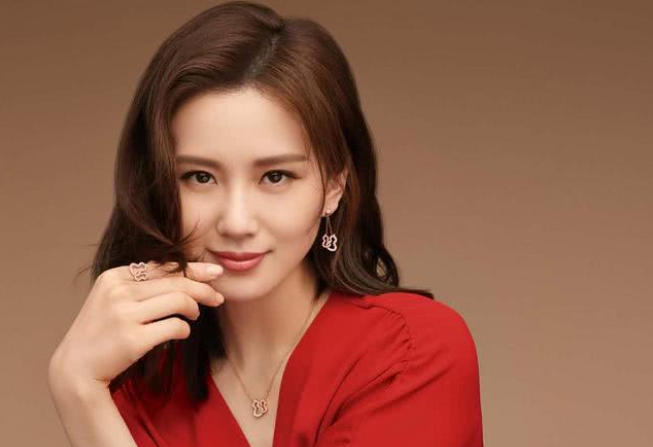 胡歌|时隔六年，胡歌终于又接古装剧，看清合作女主：网友有点失望