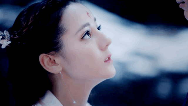 迪丽热巴|靠美貌、火辣身材出圈的迪丽热巴，是如何把自己“作死”的？