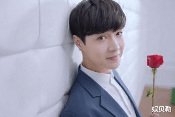 张艺兴|火锅宴上的一个细节，张艺兴的表现，撕开娱乐圈多少虚伪的遮羞布