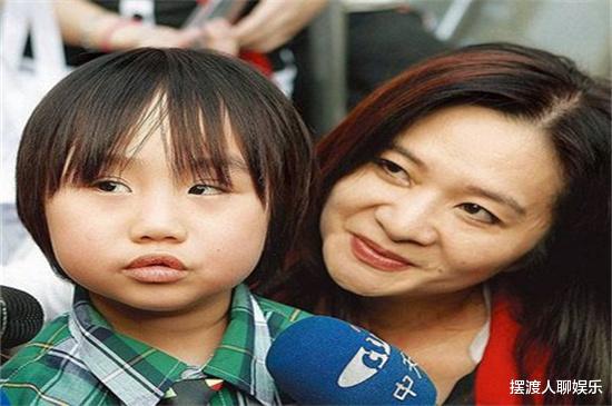 小小彬|小小彬的曲折一生,两岁出演著名影视作品,如今身患怪病无人问津