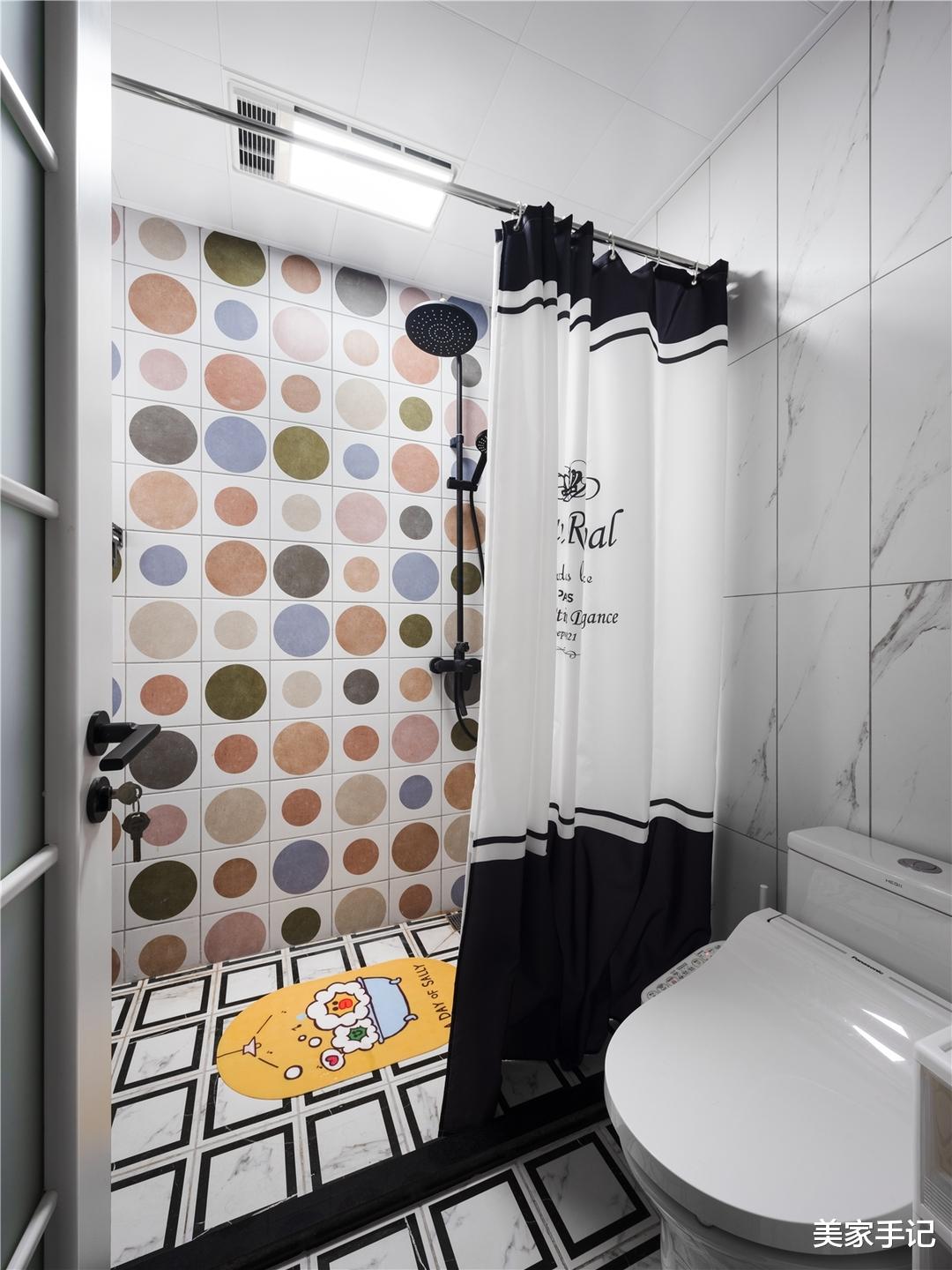 这位退休教师太有远见了,舍弃电视墙,全屋打满柜子,效果超高级!