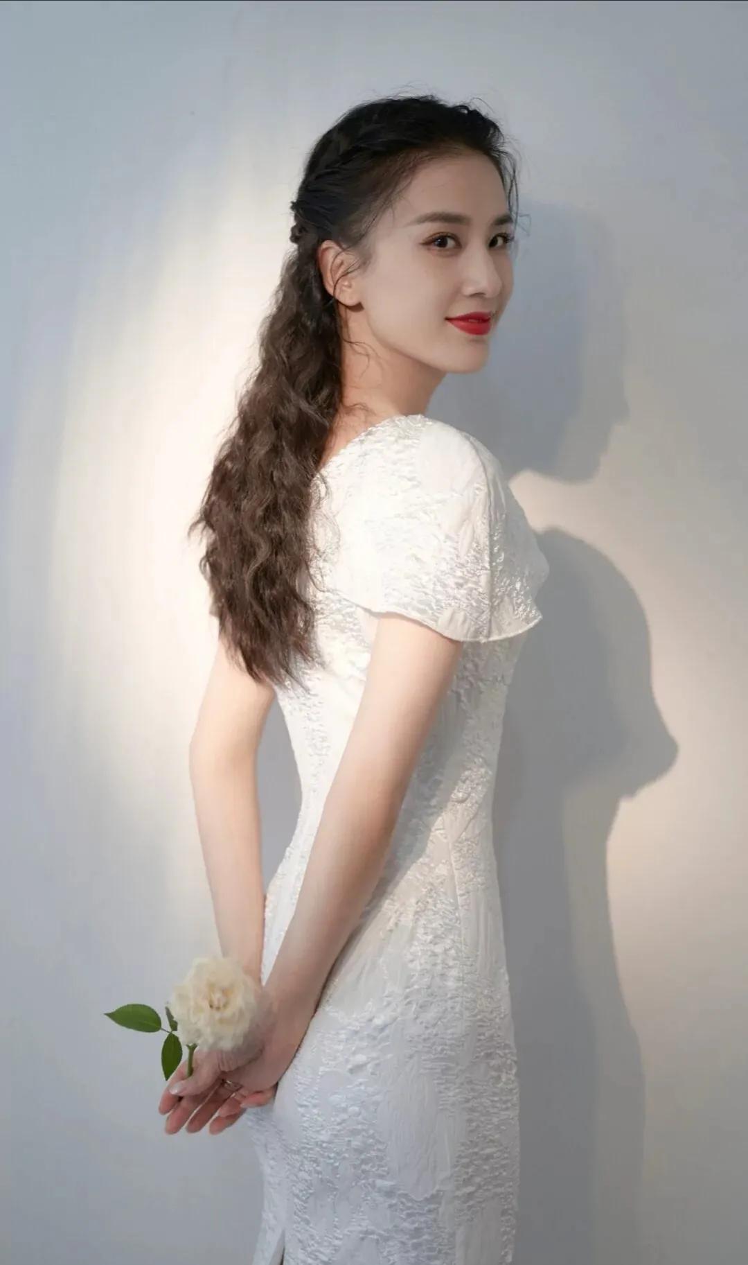 黄圣依|亿万富太黄圣依高清写真,皮肤白皙,性感迷人,太养眼了!